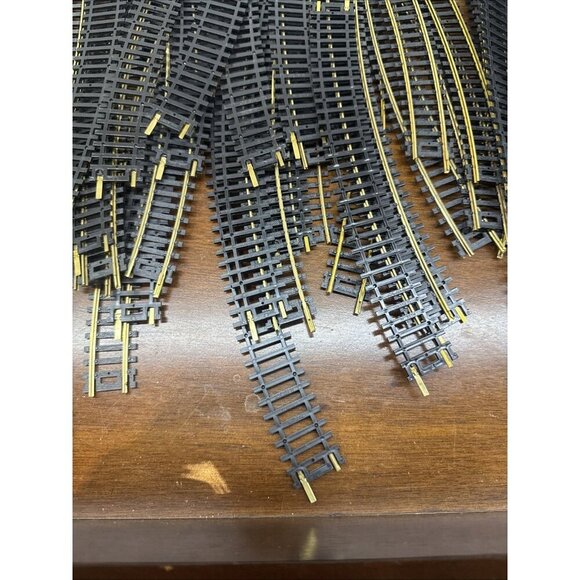 Atlas HO Scale Train Tracks Lot Of 50 pieces Curved Snap brass Tracks - Picture 7 of 8